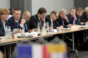 26.04.2016 Kielce. Eksperci z Komisji Europejskiej, Banku Światowego i przedstawiciele Ministerstwa Rozwoju spotkali się w Targach Kielce w celu omówienia wspierania regionów słabo rozwijających się. / Jarosław Kubalski / Radio Kielce