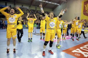 27.04.2016 Kielce. Mecz Ligi Mistrzów Vive Tauron Kielce - SG Flensburg Handewitt. Piłkarze Vive cieszą się ze zwycięstwa. / Jarosław Kubalski / Radio Kielce