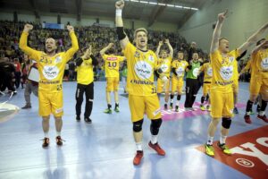 27.04.2016 Kielce. Mecz Ligi Mistrzów Vive Tauron Kielce - SG Flensburg Handewitt. Piłkarze Vive cieszą się ze zwycięstwa. / Jarosław Kubalski / Radio Kielce