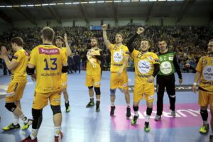 27.04.2016 Kielce. Mecz Ligi Mistrzów Vive Tauron Kielce - SG Flensburg Handewitt. Piłkarze Vive cieszą się ze zwycięstwa. / Jarosław Kubalski / Radio Kielce