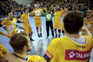 27.04.2016 Kielce. Mecz Ligi Mistrzów Vive Tauron Kielce - SG Flensburg Handewitt. Piłkarze Vive cieszą się ze zwycięstwa. / Jarosław Kubalski / Radio Kielce