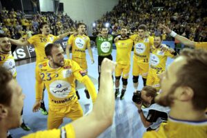 27.04.2016 Kielce. Mecz Ligi Mistrzów Vive Tauron Kielce - SG Flensburg Handewitt. Piłkarze Vive cieszą się ze zwycięstwa. / Jarosław Kubalski / Radio Kielce