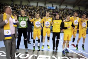 27.04.2016 Kielce. Mecz Ligi Mistrzów Vive Tauron Kielce - SG Flensburg Handewitt. Piłkarze Vive cieszą się ze zwycięstwa. / Jarosław Kubalski / Radio Kielce