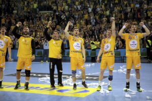 27.04.2016 Kielce. Mecz Ligi Mistrzów Vive Tauron Kielce - SG Flensburg Handewitt. Piłkarze Vive cieszą się ze zwycięstwa. / Jarosław Kubalski / Radio Kielce