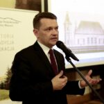 28.04.2016 Kielce. Prezentacja nowego portalu historycznego w Muzeum Narodowym. Towarzyszyła mu wystawa 660 lat miasta Bodzentyna. Robert Kotowski, dyrektor muzeum. / Jarosław Kubalski / Radio Kielce