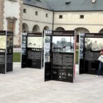 28.04.2016 Kielce. Prezentacja nowego portalu historycznego w Muzeum Narodowym. Towarzyszyła mu wystawa 660 lat miasta Bodzentyna. / Jarosław Kubalski / Radio Kielce