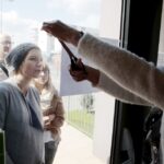 28.04.2016 Kielce. Przedszkole samorządowe nr 34. Wywieszenie list dzieci przyjętych do przedszkola. / Jarosław Kubalski / Radio Kielce