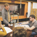 17.12.2015 Kielce. Słuchowisko poświęcone Stefanowi Karskiemu założycielowi Teatru Lalki i Aktora "Kubuś" powstaje w naszej rozgłośni. Tekst jest oparty na motywach z jego życia i twórczości. Głównym wątkiem są wydarzenia z przełomu lat 50. i 60., kiedy Stefan Karski założył objazdowy teatr lalek, który następnie został upaństwowiony. Historia kończy się w latach 70. / Wojciech Habdas / Radio Kielce