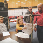 17.12.2015 Kielce. Słuchowisko poświęcone Stefanowi Karskiemu założycielowi Teatru Lalki i Aktora "Kubuś" powstaje w naszej rozgłośni. Tekst jest oparty na motywach z jego życia i twórczości. Głównym wątkiem są wydarzenia z przełomu lat 50. i 60., kiedy Stefan Karski założył objazdowy teatr lalek, który następnie został upaństwowiony. Historia kończy się w latach 70. / Wojciech Habdas / Radio Kielce