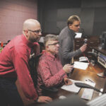 17.12.2015 Kielce. Słuchowisko poświęcone Stefanowi Karskiemu założycielowi Teatru Lalki i Aktora "Kubuś" powstaje w naszej rozgłośni. Tekst jest oparty na motywach z jego życia i twórczości. Głównym wątkiem są wydarzenia z przełomu lat 50. i 60., kiedy Stefan Karski założył objazdowy teatr lalek, który następnie został upaństwowiony. Historia kończy się w latach 70. / Wojciech Habdas / Radio Kielce