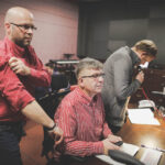 17.12.2015 Kielce. Słuchowisko poświęcone Stefanowi Karskiemu założycielowi Teatru Lalki i Aktora "Kubuś" powstaje w naszej rozgłośni. Tekst jest oparty na motywach z jego życia i twórczości. Głównym wątkiem są wydarzenia z przełomu lat 50. i 60., kiedy Stefan Karski założył objazdowy teatr lalek, który następnie został upaństwowiony. Historia kończy się w latach 70. / Wojciech Habdas / Radio Kielce