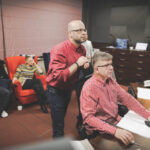 17.12.2015 Kielce. Słuchowisko poświęcone Stefanowi Karskiemu założycielowi Teatru Lalki i Aktora "Kubuś" powstaje w naszej rozgłośni. Tekst jest oparty na motywach z jego życia i twórczości. Głównym wątkiem są wydarzenia z przełomu lat 50. i 60., kiedy Stefan Karski założył objazdowy teatr lalek, który następnie został upaństwowiony. Historia kończy się w latach 70. / Wojciech Habdas / Radio Kielce