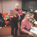 17.12.2015 Kielce. Słuchowisko poświęcone Stefanowi Karskiemu założycielowi Teatru Lalki i Aktora "Kubuś" powstaje w naszej rozgłośni. Tekst jest oparty na motywach z jego życia i twórczości. Głównym wątkiem są wydarzenia z przełomu lat 50. i 60., kiedy Stefan Karski założył objazdowy teatr lalek, który następnie został upaństwowiony. Historia kończy się w latach 70. / Wojciech Habdas / Radio Kielce