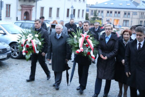 09.04.2016 Kielce. Katedra. Obchody 6 rocznicy katastrofy smoleńskiej. / Stanisław Blinstrub / Radio Kielce