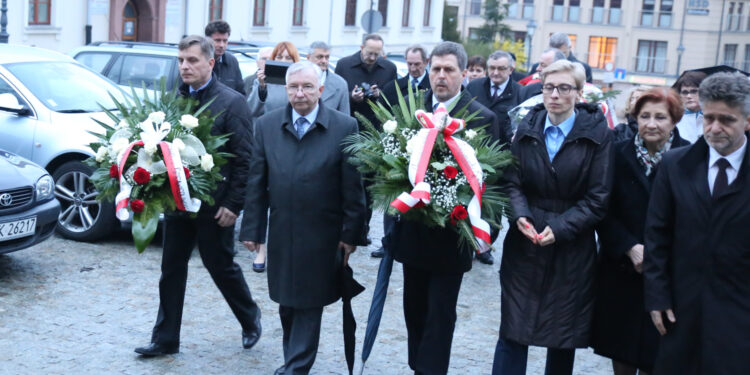 09.04.2016 Kielce. Katedra. Obchody 6 rocznicy katastrofy smoleńskiej. / Stanisław Blinstrub / Radio Kielce