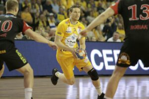 16.04.2016. Vive Tauron Kielce - MMTS Kwidzyn. Tobias Reichmann / Jarosław Kubalski / Radio Kielce