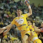 16.04.2016. Vive Tauron Kielce - MMTS Kwidzyn. Krzysztof Lijewski / Jarosław Kubalski / Radio Kielce