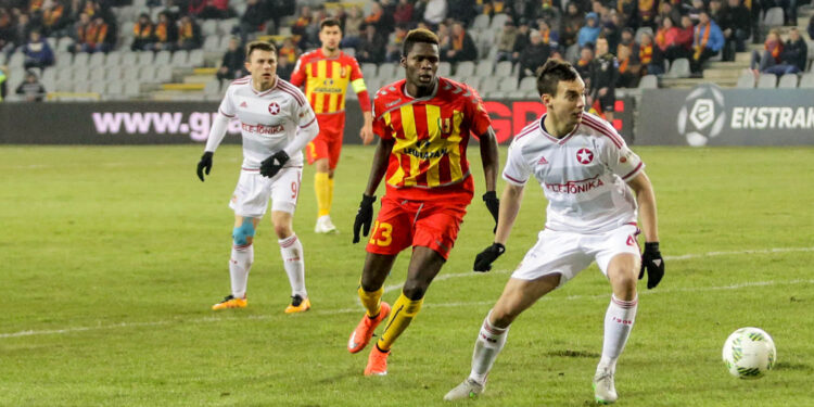 08.03.2016. Mecz 25. kolejki Ekstraklasy: Korona Kielce - Wisła Kraków. Elhadji Pepe Djibril Diaw / Wojciech Habdas / Radio Kielce