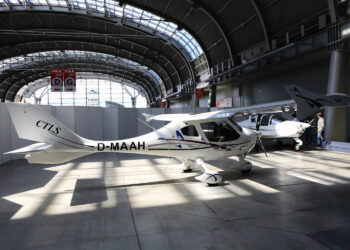 2.4.2016 Kielce. Targi Lotnictwa Lekkiego - Paragiełda / Wojciech Habdas / Radio Kielce