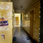 13.4.2016 Kielce. Interwencja Radia Kielce w sprawie wandali niszczących klatki schodowe na KSMie, m.in. w bloku przy Karłowicza 13. / Wojciech Habdas / Radio Kielce