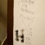 13.4.2016 Kielce. Interwencja Radia Kielce w sprawie wandali niszczących klatki schodowe na KSMie, m.in. w bloku przy Karłowicza 13. / Wojciech Habdas / Radio Kielce