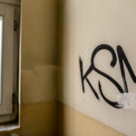 13.4.2016 Kielce. Interwencja Radia Kielce w sprawie wandali niszczących klatki schodowe na KSMie, m.in. w bloku przy Karłowicza 13. / Wojciech Habdas / Radio Kielce