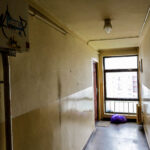 13.4.2016 Kielce. Interwencja Radia Kielce w sprawie wandali niszczących klatki schodowe na KSMie, m.in. w bloku przy Karłowicza 13. / Wojciech Habdas / Radio Kielce