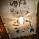 13.4.2016 Kielce. Interwencja Radia Kielce w sprawie wandali niszczących klatki schodowe na KSMie, m.in. w bloku przy Karłowicza 13. / Wojciech Habdas / Radio Kielce