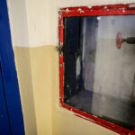 13.4.2016 Kielce. Interwencja Radia Kielce w sprawie wandali niszczących klatki schodowe na KSMie, m.in. w bloku przy Karłowicza 13. / Wojciech Habdas / Radio Kielce