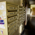 13.4.2016 Kielce. Interwencja Radia Kielce w sprawie wandali niszczących klatki schodowe na KSMie, m.in. w bloku przy Karłowicza 13. / Wojciech Habdas / Radio Kielce