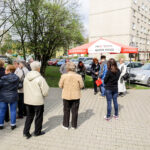 13.4.2016 Kielce. Interwencja Radia Kielce w sprawie wandali niszczących klatki schodowe na KSMie, m.in. w bloku przy Karłowicza 13. O godzinie 12.10 spotkaliśmy się z mieszkańcami, oraz administracją spółdzielni. / Wojciech Habdas / Radio Kielce