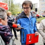 13.4.2016 Kielce. Interwencja Radia Kielce w sprawie wandali niszczących klatki schodowe na KSMie, m.in. w bloku przy Karłowicza 13. O godzinie 12.10 spotkaliśmy się z mieszkańcami, oraz administracją spółdzielni. / Wojciech Habdas / Radio Kielce