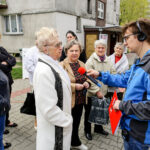 13.4.2016 Kielce. Interwencja Radia Kielce w sprawie wandali niszczących klatki schodowe na KSMie, m.in. w bloku przy Karłowicza 13. O godzinie 12.10 spotkaliśmy się z mieszkańcami, oraz administracją spółdzielni. / Wojciech Habdas / Radio Kielce
