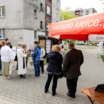 13.4.2016 Kielce. Interwencja Radia Kielce w sprawie wandali niszczących klatki schodowe na KSMie, m.in. w bloku przy Karłowicza 13. O godzinie 12.10 spotkaliśmy się z mieszkańcami, oraz administracją spółdzielni. / Wojciech Habdas / Radio Kielce