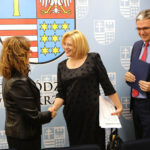 14.4.2016 Kielce. Województwo świętokrzyskie przystąpiło do projektu wspomagającego słabo rozwinięte regiony Unii Europejskiej. W Urzędzie Marszałkowskim podpisano list intencyjny. / Wojciech Habdas / Radio Kielce