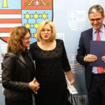 14.4.2016 Kielce. Województwo świętokrzyskie przystąpiło do projektu wspomagającego słabo rozwinięte regiony Unii Europejskiej. W Urzędzie Marszałkowskim podpisano list intencyjny. / Wojciech Habdas / Radio Kielce