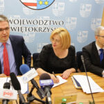 14.4.2016 Kielce. Województwo świętokrzyskie przystąpiło do projektu wspomagającego słabo rozwinięte regiony Unii Europejskiej. W Urzędzie Marszałkowskim podpisano list intencyjny. / Wojciech Habdas / Radio Kielce