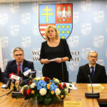 14.4.2016 Kielce. Województwo świętokrzyskie przystąpiło do projektu wspomagającego słabo rozwinięte regiony Unii Europejskiej. W Urzędzie Marszałkowskim podpisano list intencyjny. / Wojciech Habdas / Radio Kielce