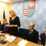14.4.2016 Kielce. Województwo świętokrzyskie przystąpiło do projektu wspomagającego słabo rozwinięte regiony Unii Europejskiej. W Urzędzie Marszałkowskim podpisano list intencyjny. / Wojciech Habdas / Radio Kielce