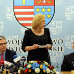 14.4.2016 Kielce. Województwo świętokrzyskie przystąpiło do projektu wspomagającego słabo rozwinięte regiony Unii Europejskiej. W Urzędzie Marszałkowskim podpisano list intencyjny. / Wojciech Habdas / Radio Kielce