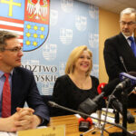 14.4.2016 Kielce. Województwo świętokrzyskie przystąpiło do projektu wspomagającego słabo rozwinięte regiony Unii Europejskiej. W Urzędzie Marszałkowskim podpisano list intencyjny. / Wojciech Habdas / Radio Kielce