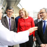 14.4.2016 Kielce. Unijny komisarz ds Polityki Regionalnej Corina Cretu odwiedziła Świętokrzyskie Centrum Onkologii. / Wojciech Habdas / Radio Kielce