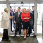 14.4.2016 Kielce. Unijny komisarz ds Polityki Regionalnej Corina Cretu odwiedziła Świętokrzyskie Centrum Onkologii. / Wojciech Habdas / Radio Kielce