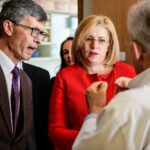 14.4.2016 Kielce. Unijny komisarz ds Polityki Regionalnej Corina Cretu odwiedziła Świętokrzyskie Centrum Onkologii. / Wojciech Habdas / Radio Kielce