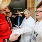 14.4.2016 Kielce. Unijny komisarz ds Polityki Regionalnej Corina Cretu odwiedziła Świętokrzyskie Centrum Onkologii. / Wojciech Habdas / Radio Kielce