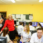 14.4.2016 Kielce. Unijny komisarz ds Polityki Regionalnej Corina Cretu odwiedziła Świętokrzyskie Centrum Onkologii. / Wojciech Habdas / Radio Kielce