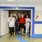 14.4.2016 Kielce. Unijny komisarz ds Polityki Regionalnej Corina Cretu odwiedziła Świętokrzyskie Centrum Onkologii. / Wojciech Habdas / Radio Kielce