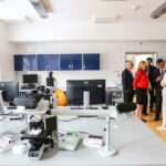 14.4.2016 Kielce. Unijny komisarz ds Polityki Regionalnej Corina Cretu odwiedziła Świętokrzyskie Centrum Onkologii. / Wojciech Habdas / Radio Kielce