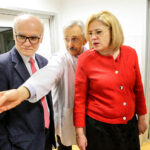 14.4.2016 Kielce. Unijny komisarz ds Polityki Regionalnej Corina Cretu odwiedziła Świętokrzyskie Centrum Onkologii. / Wojciech Habdas / Radio Kielce