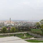 14.4.2016 Kielce. Unijny komisarz ds Polityki Regionalnej Corina Cretu odwiedziła także Ojców Pallotynów na Karczówce. Wizytę rozpoczęto od obejrzenia panoramy miasta. / Wojciech Habdas / Radio Kielce